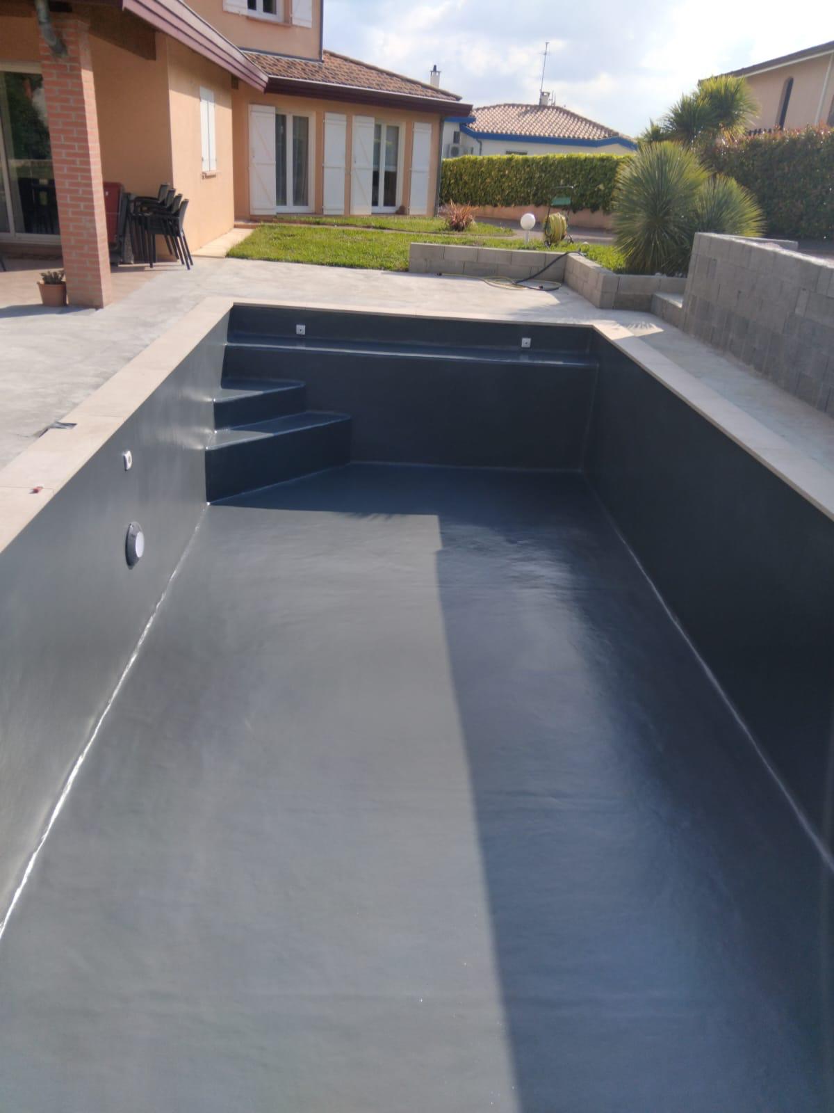 Dark anthracite Écofinish pool renovation — south of France