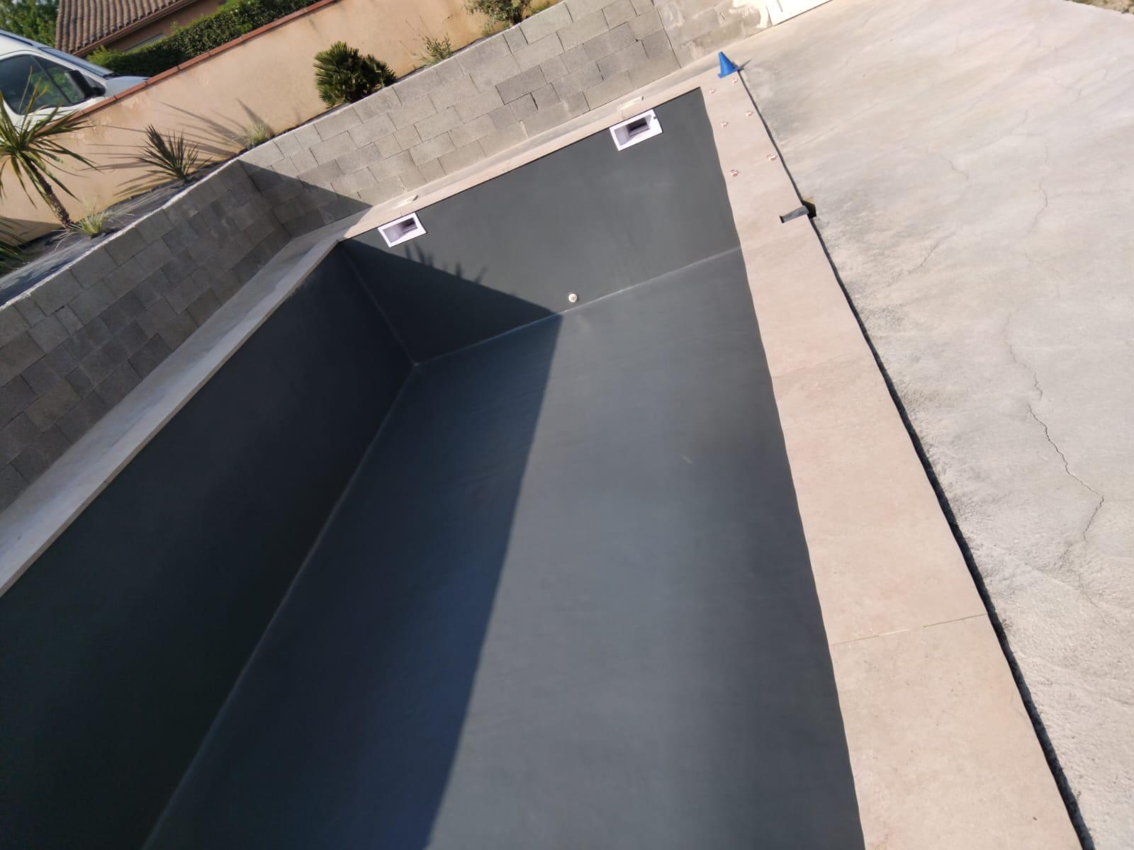 Aerial view — geometric anthracite Écofinish pool