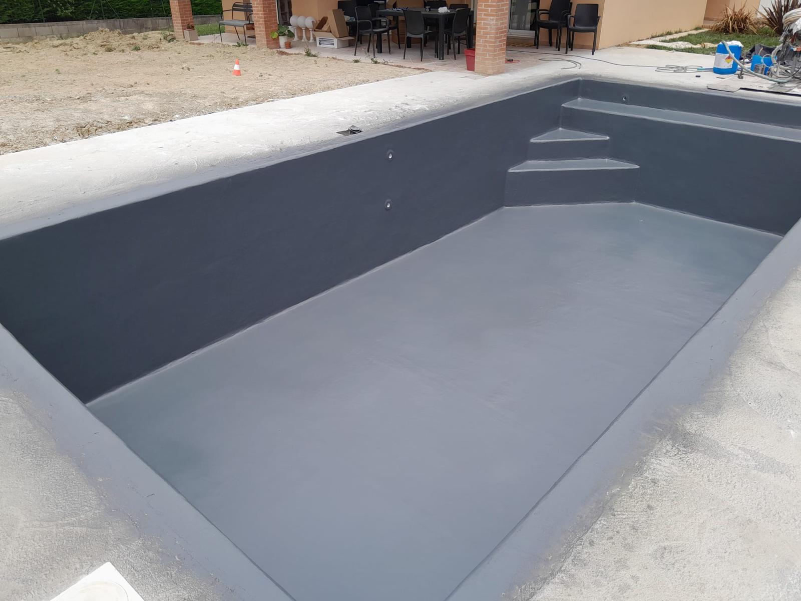 Grey Écofinish pool during construction