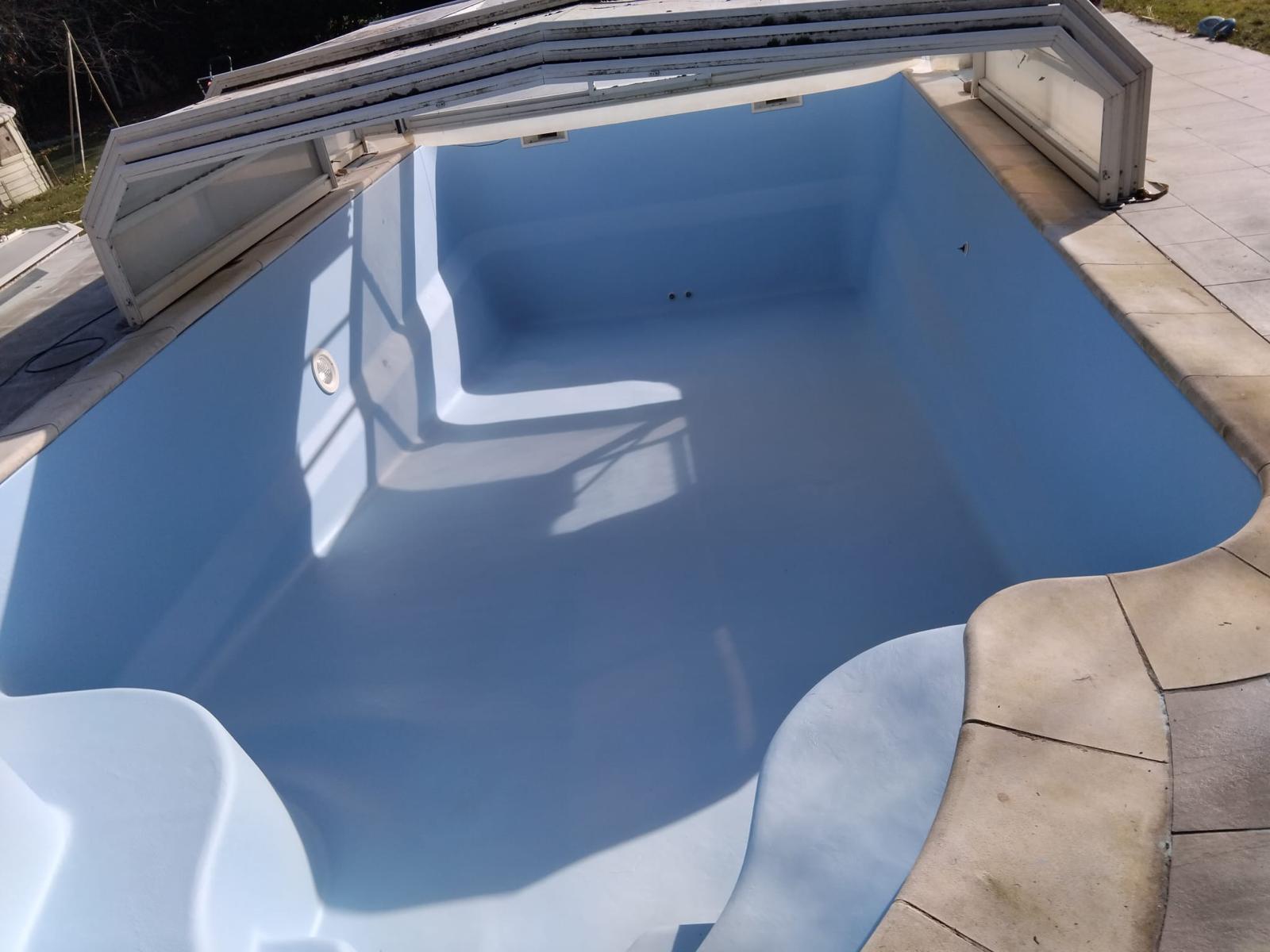 Sky-blue Écofinish freeform pool renovation